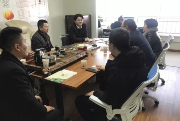 陪同政府園區(qū)對(duì)接考察食品飲料加工投資選址項(xiàng)目，將進(jìn)一步推進(jìn)項(xiàng)目落地