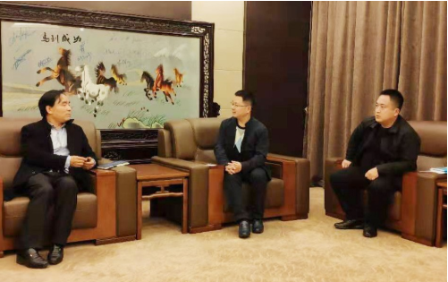 陪同政府園區(qū)前往新能源乘用車投資選址項(xiàng)目方對(duì)接考察，雙方交流項(xiàng)目合作模式