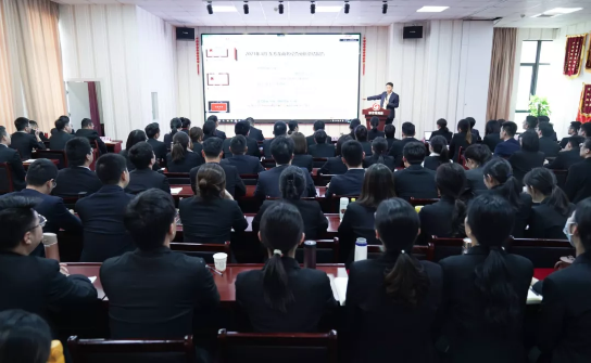 以“四輪驅(qū)動(dòng)”為核心，保持健康發(fā)展態(tài)勢(shì)！東方龍商務(wù)集團(tuán)4月份月度總結(jié)會(huì)圓滿舉行
