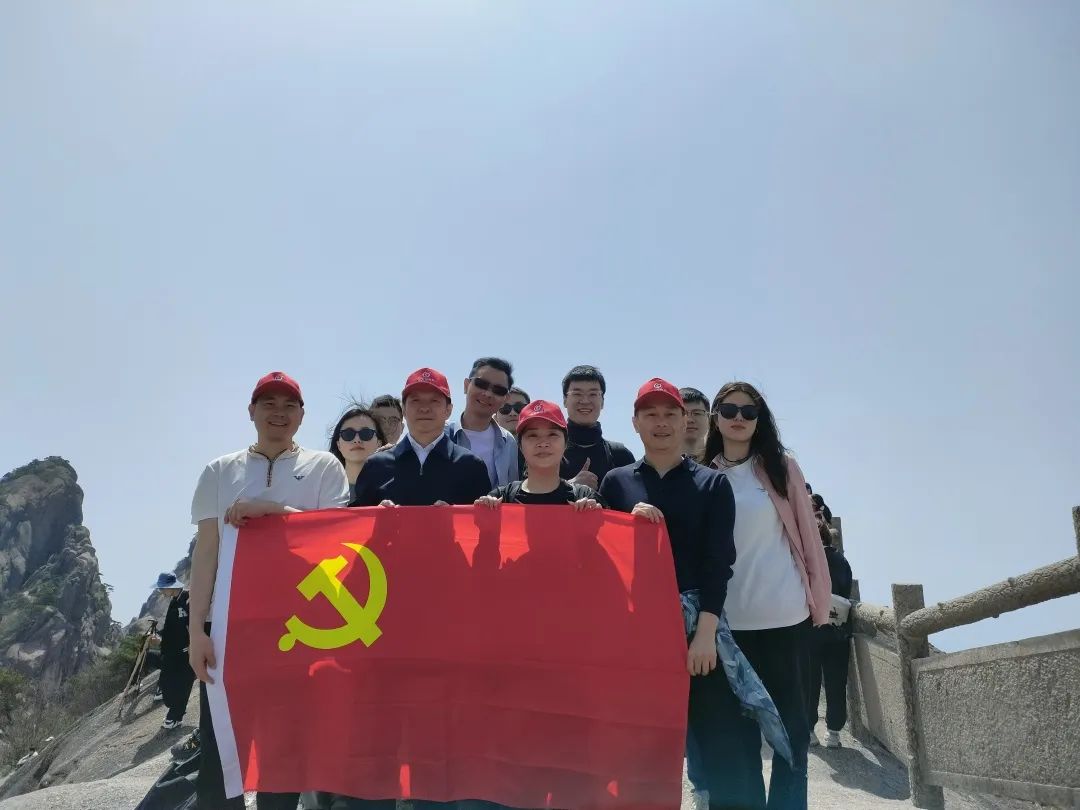 東方龍商務與春天有個約會！集團100余人赴安徽黃山“團建”，太嗨了！“奔跑二季度”——我們準備好了！