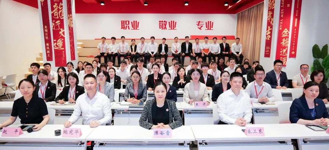 項(xiàng)目開發(fā)快馬加鞭，招商引資滿弦拉弓！5月中旬，集團(tuán)共39個(gè)優(yōu)質(zhì)投資選址項(xiàng)目通過評(píng)估