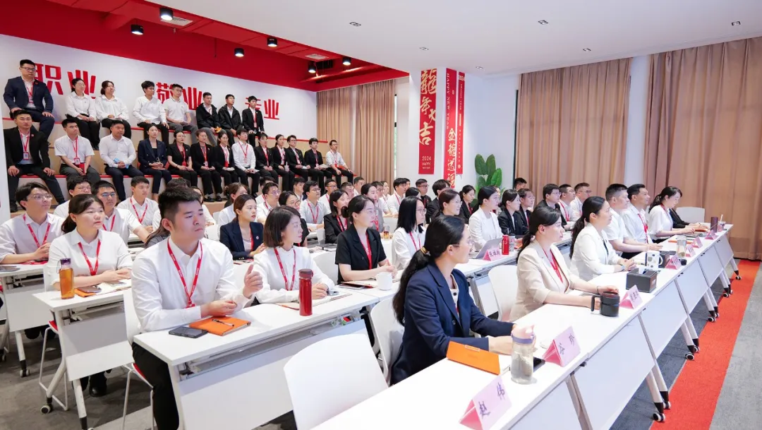 落實(shí)“項(xiàng)目為王”，狠抓“招商引資”！6月中旬，集團(tuán)共41個(gè)優(yōu)質(zhì)投資選址項(xiàng)目通過(guò)評(píng)估