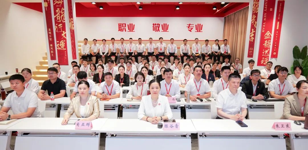 聚焦鏈?zhǔn)介_(kāi)發(fā)，發(fā)展新質(zhì)生產(chǎn)力！8月下旬，集團(tuán)共37個(gè)優(yōu)質(zhì)投資選址項(xiàng)目通過(guò)評(píng)估